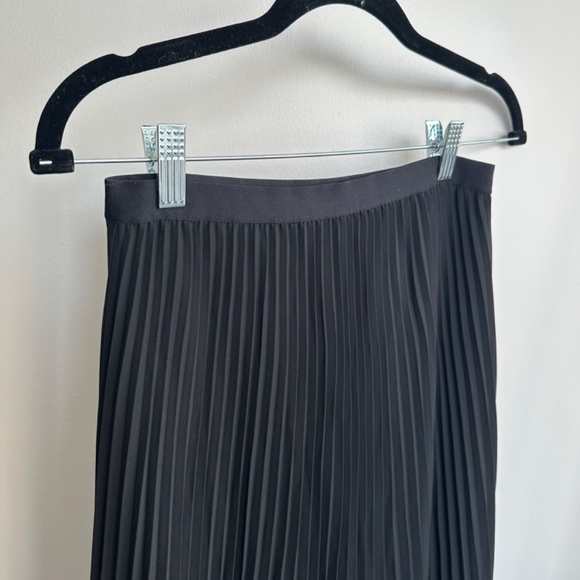 Babaton Pleated Midi Skirt - Picture 2 of 2